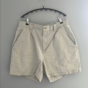 Columbia Sportswear Company Cream Athletic Shorts with Relaxed Fit Size 34